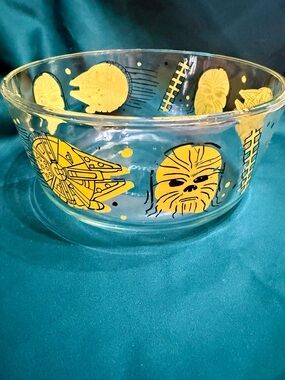 EUC Pyrex Star Wars 7201 Glass Bowl - Yellow Chewbacca & Falcon - No Lid - 950ml